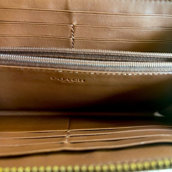 Coach Wallet With Lips Print - Picture 6 of 6